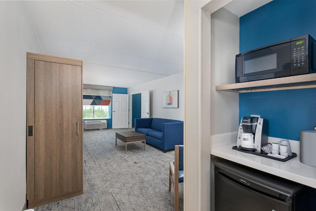 Holiday Inn Express & Suites Columbus At Northlake By Ihg Extérieur photo