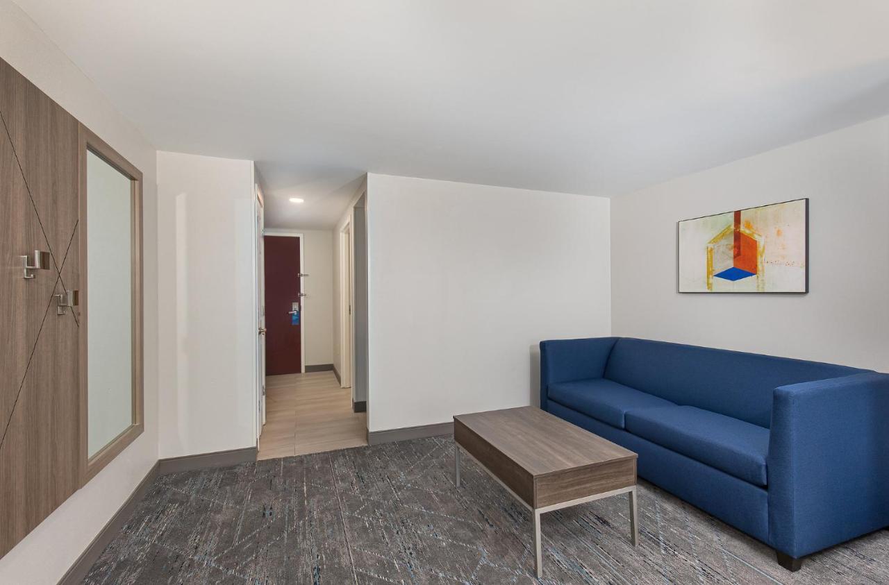 Holiday Inn Express & Suites Columbus At Northlake By Ihg Extérieur photo