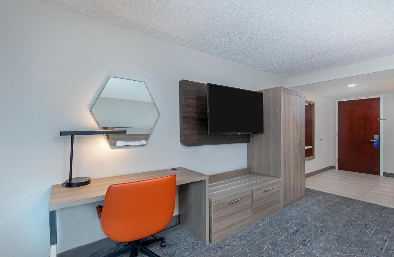 Holiday Inn Express & Suites Columbus At Northlake By Ihg Extérieur photo