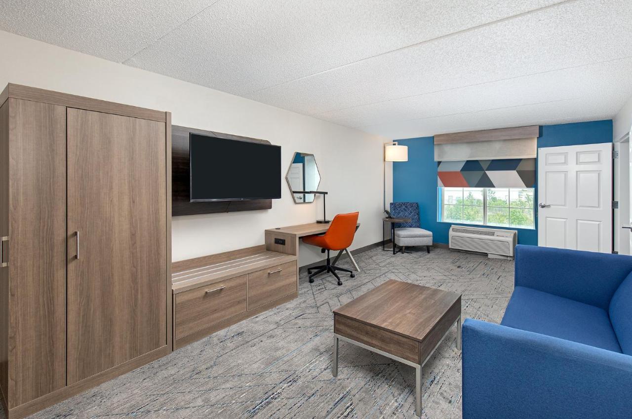 Holiday Inn Express & Suites Columbus At Northlake By Ihg Extérieur photo