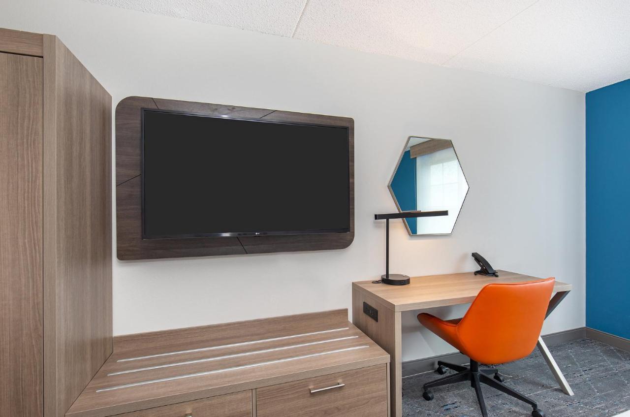Holiday Inn Express & Suites Columbus At Northlake By Ihg Extérieur photo