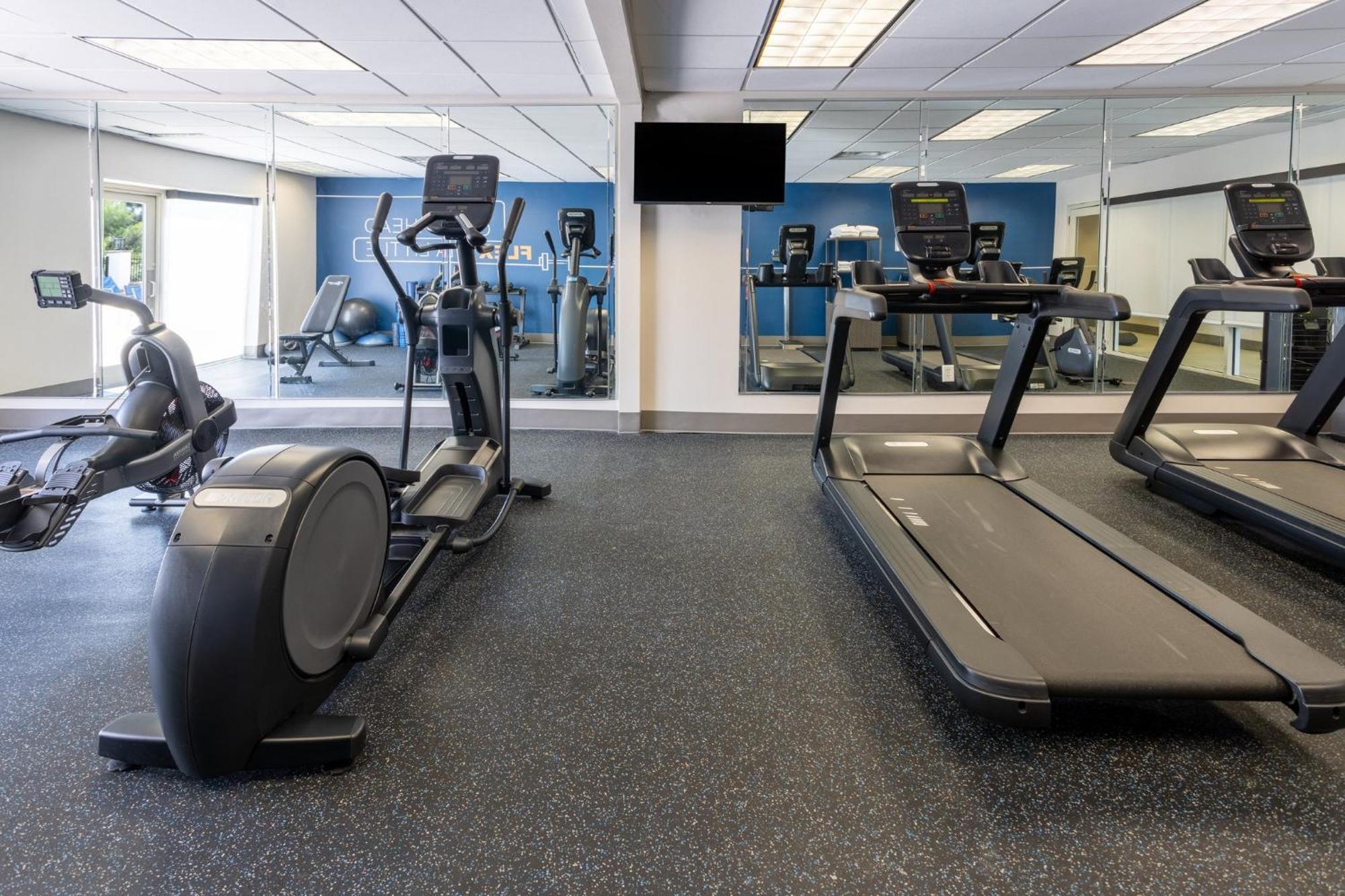 Holiday Inn Express & Suites Columbus At Northlake By Ihg Extérieur photo