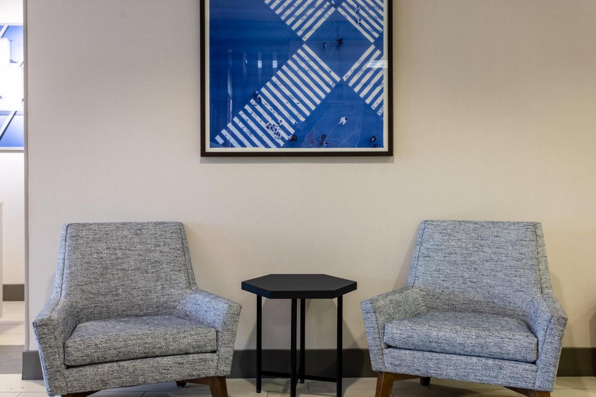 Holiday Inn Express & Suites Columbus At Northlake By Ihg Extérieur photo